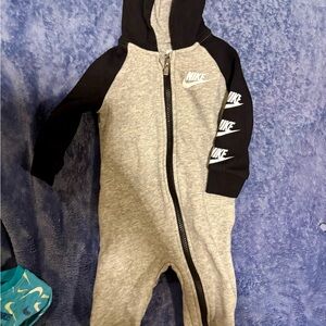 Nike Kids Gray and Black Hooded Footie